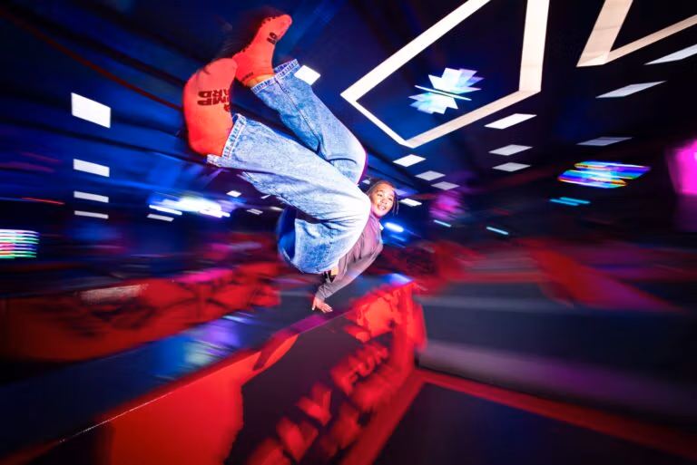 Parkour i Obstacle course på JumpYard Barkarby