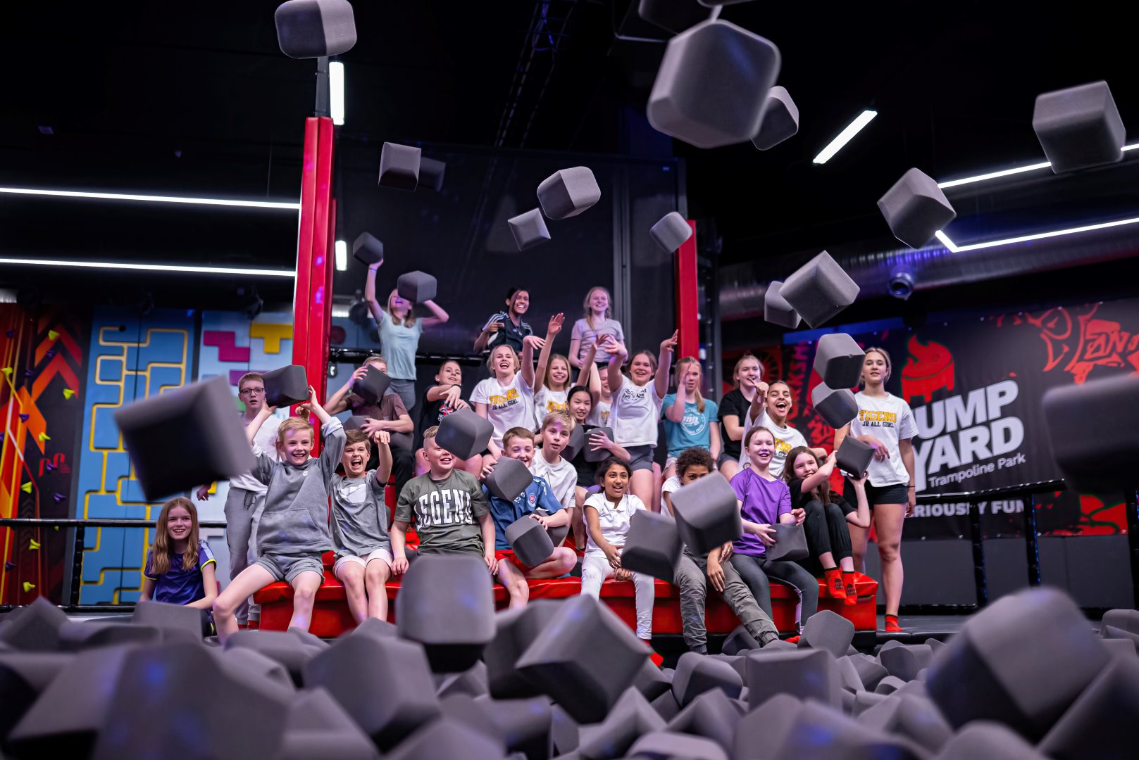 Skolaktivitet i JumpYards skumgummigropar